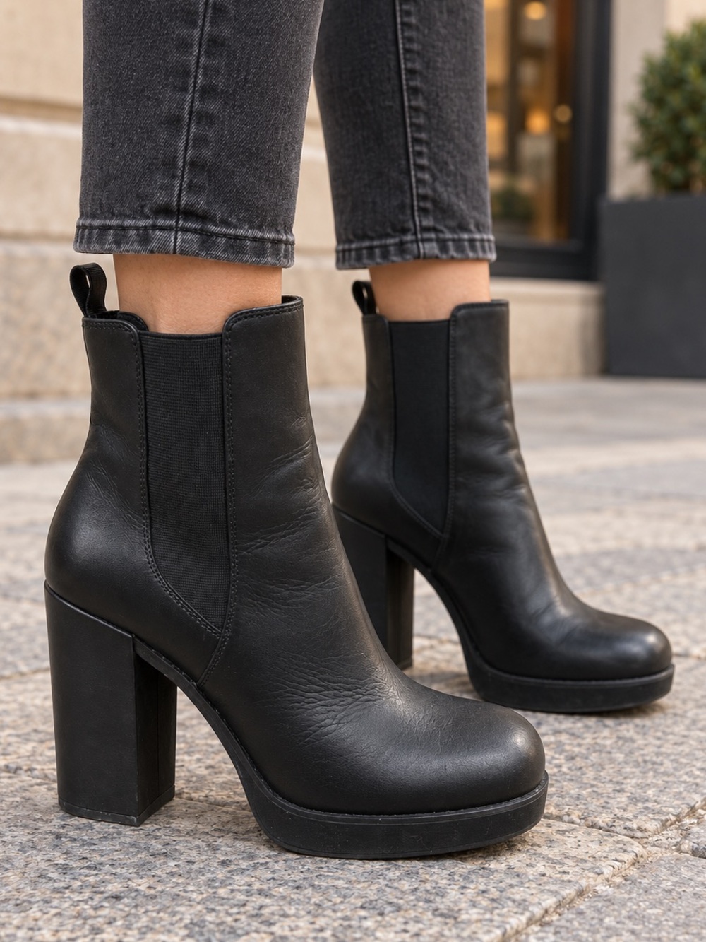 Steve Madden Black Leather Platform Chelsea Boots Size 9.5 Block Heel